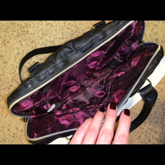 Betsey Johnson bow purse - Picture 4 of 5